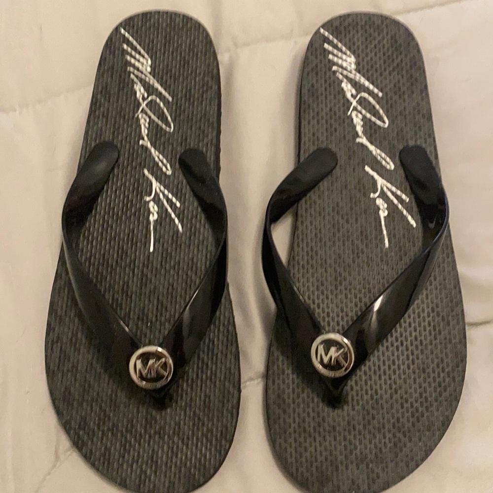 Michael kors flip flops